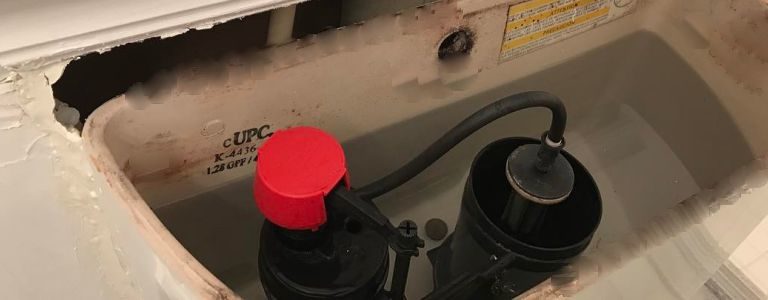 Adjusting water level in toilet tank
